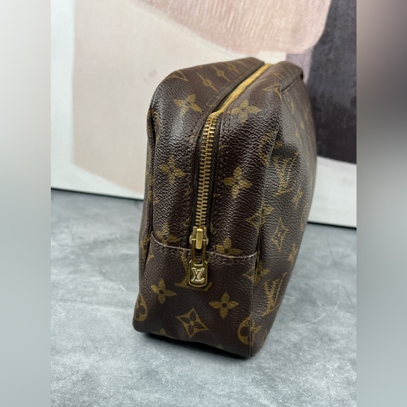 🌵Authentic Louis Vuitton Trousse 28 Monogram 🌵 - Picture 4 of 15